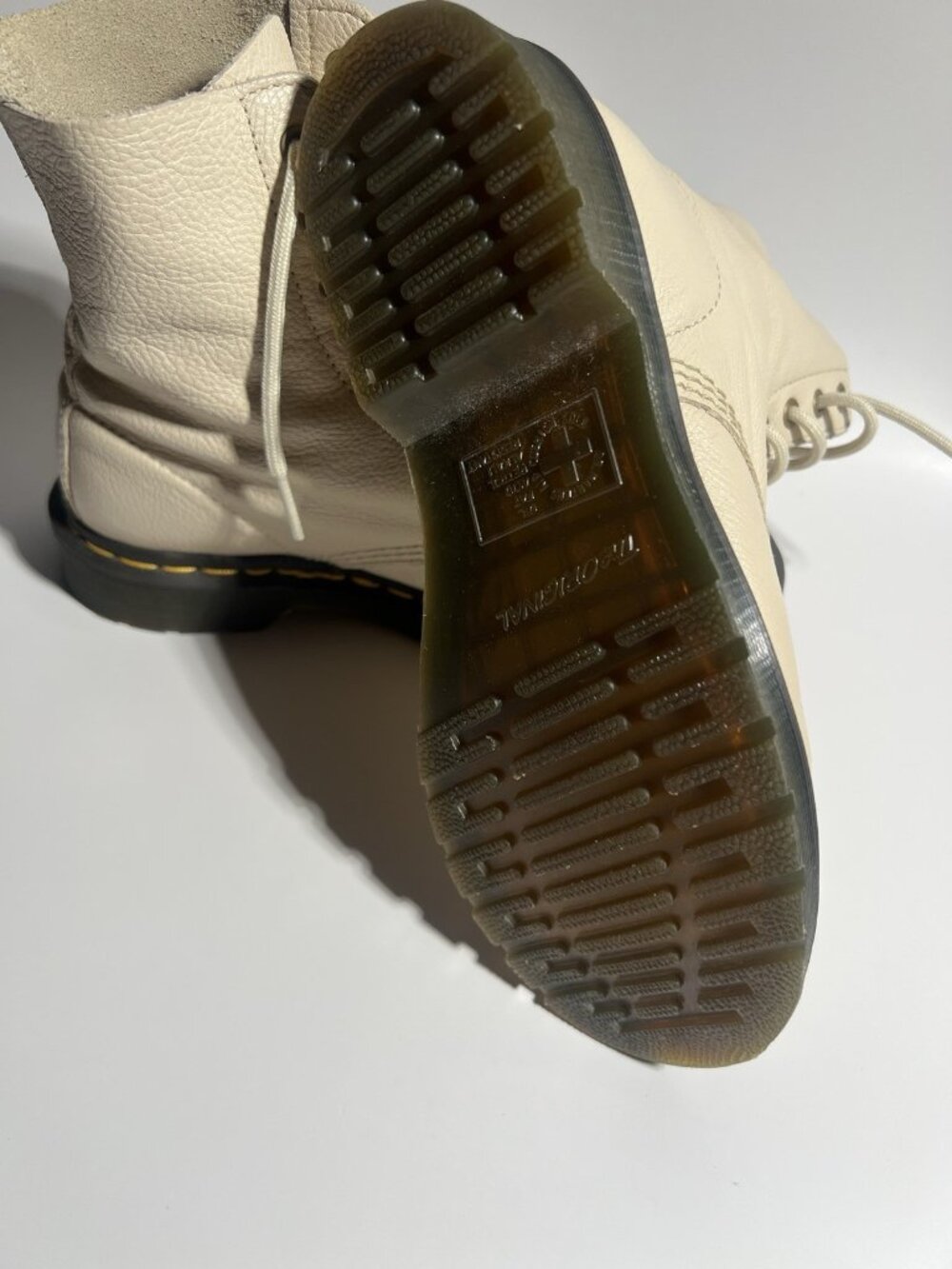 Dr. Martens 1460 Pascal Women’s Virginia Leather Boots Taupe Size 7 NEW - Picture 4 of 15